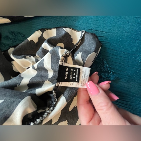 Modern lightweight dress, ruffle detail with professional but fun look - Picture 8 of 9